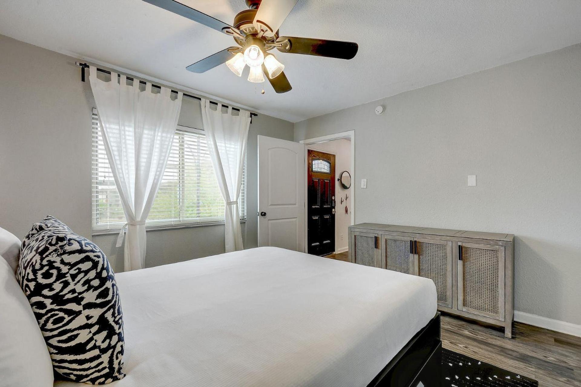Artsy Space In Travis Heights With Shared Pool - Ash! Austin Exterior foto